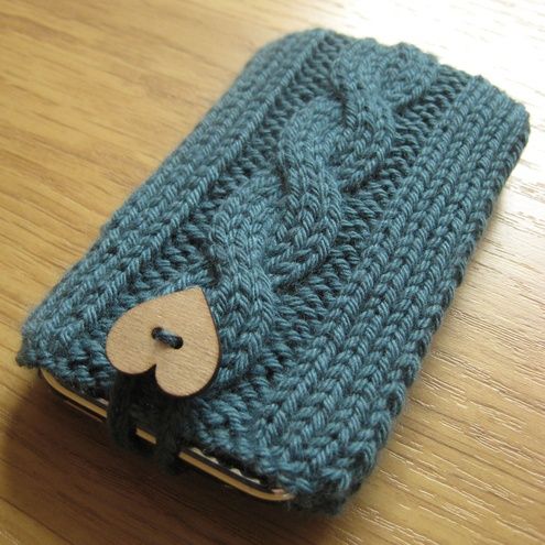 Knitted pouch